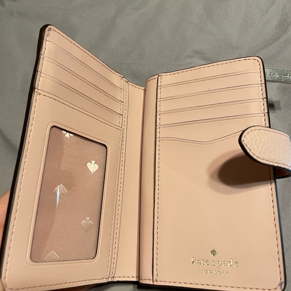 Kate Spade Cream Wallet - Picture 2 of 8